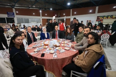 Vali Akbıyık, gençlerle iftar programında buluştu
