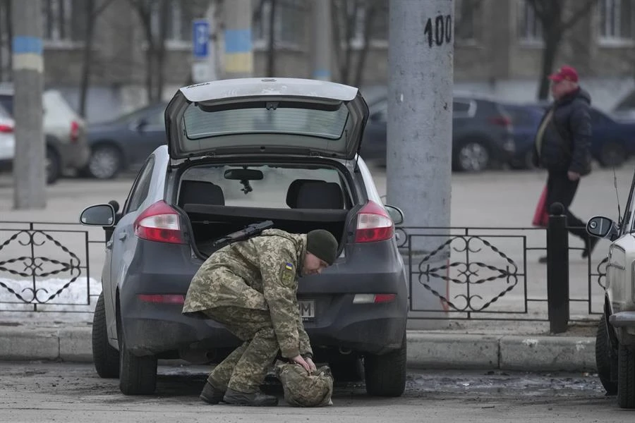 Putin operasyon emrini verdi! Ukrayna'dan ilk görüntüler... Halk bölgeyi terk ediyor