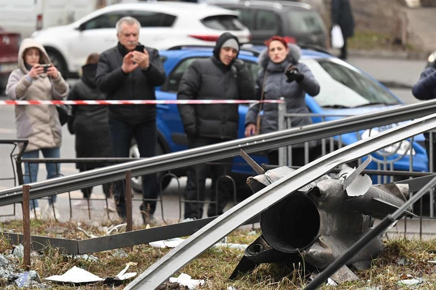 Putin operasyon emrini verdi! Ukrayna'dan ilk görüntüler... Halk bölgeyi terk ediyor