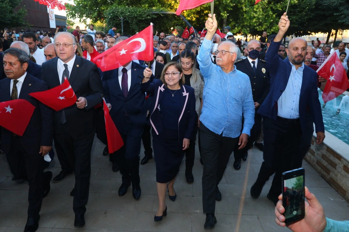 Gaziantep, 15 Temmuz gecesi yine tek yürek, tek bilek oldu.