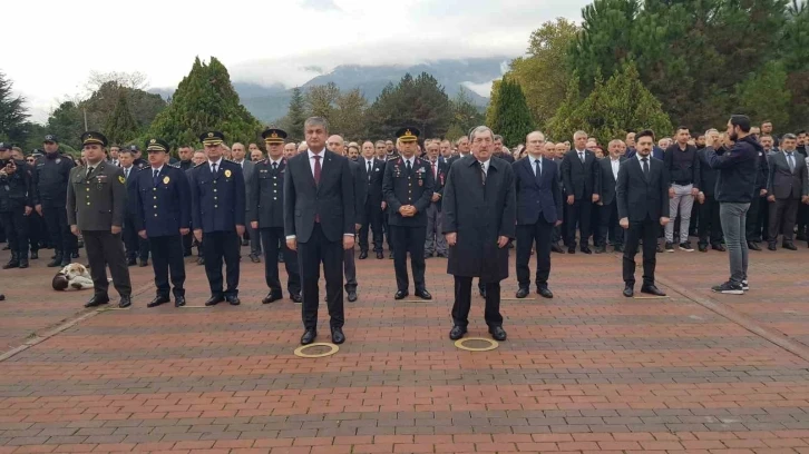 10 Kasım Atatürk’ü Anma Programı çelenk sunumu ile başladı
