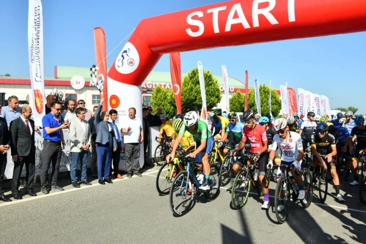 100. Yıl Cumhuriyet Bisiklet Turu’nda Samsun-Çorum etabının startı verildi
