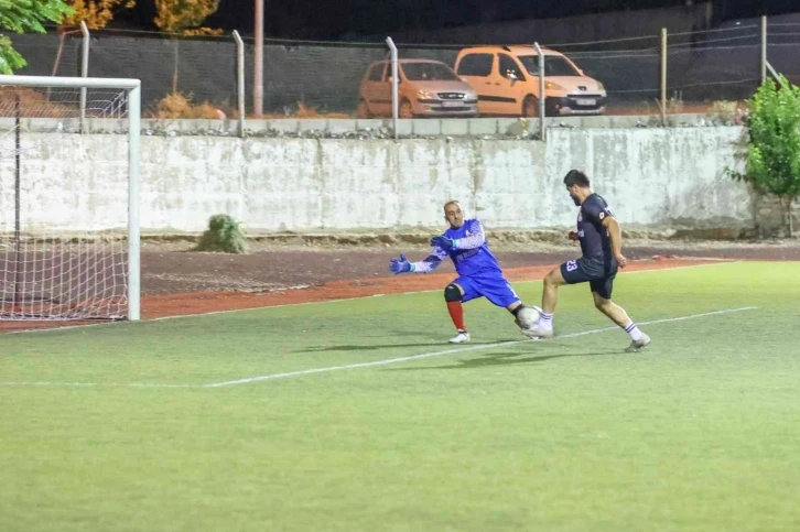 100. Yıl Masterler Futbol Turnuvası, Başkan Çakın’ın santrası ile başladı
