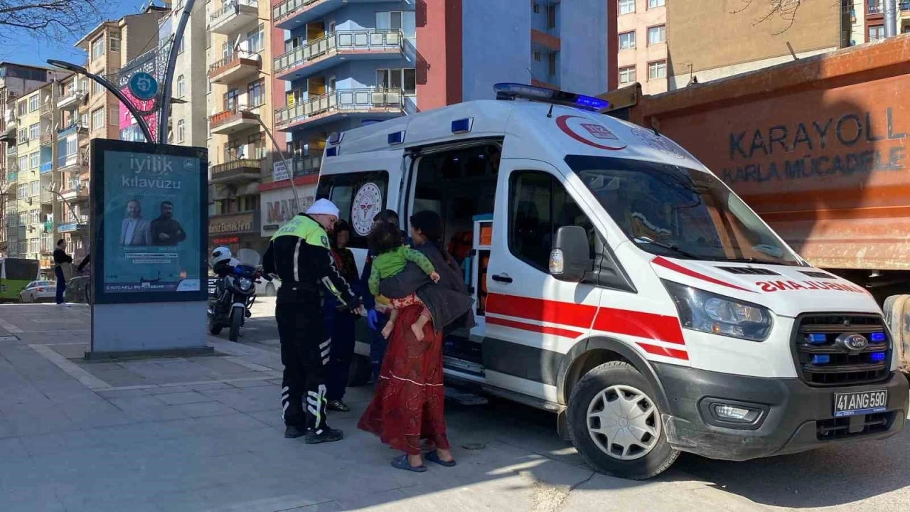 12 yaşındaki çocuk ambulansın önüne atladı
