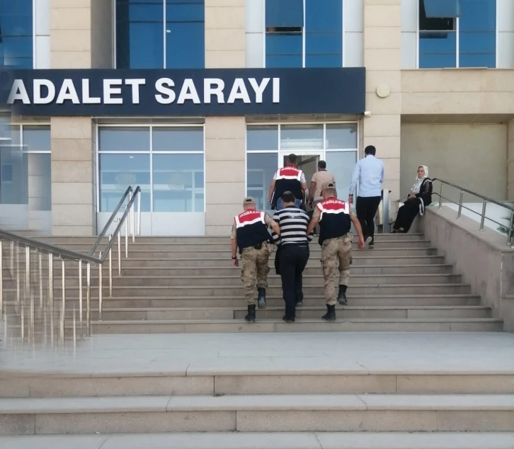 12 yıldır aranan firari şahıs jandarmanın dedektiflerince yakalandı
