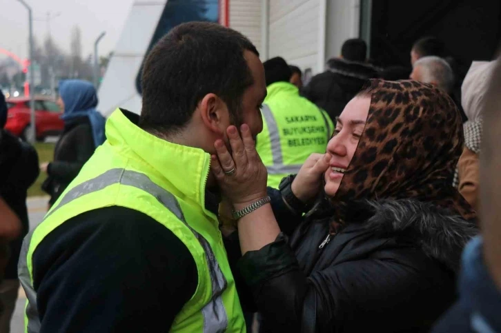 14 günlük özlemi boğazları düğümlenerek anlattılar
