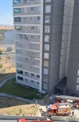 14 katlı apartmanda çıkan yangın paniğe neden oldu
