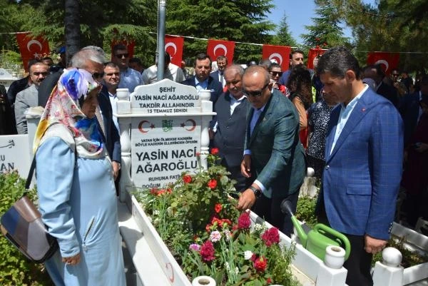 15 Temmuz şehidi Ağaroğlu, mezarı başında anıldı 