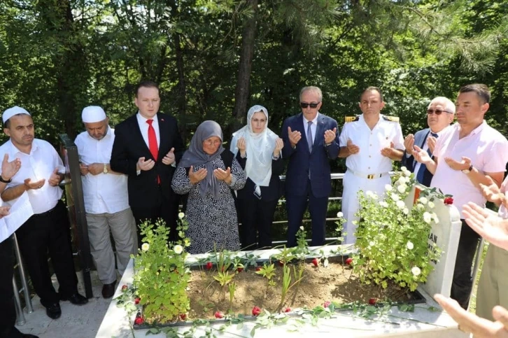 15 Temmuz şehidi Mustafa Yaman kabri başında anıldı
