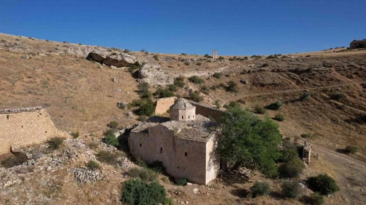 168 yıllık Abrenk Kilisesi kendi haline terk edilmiş durumda
