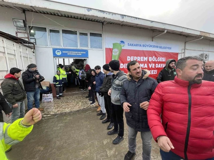 17 Ağustos’u yaşayan Sakarya deprem bölgesi için seferber oldu
