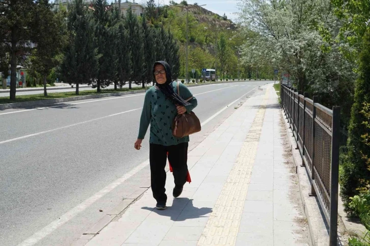 18 yıl çalıştığı villanın sahiplerinden hakkını alamadığını iddia eden kadın Ankara’ya yürüyecek
