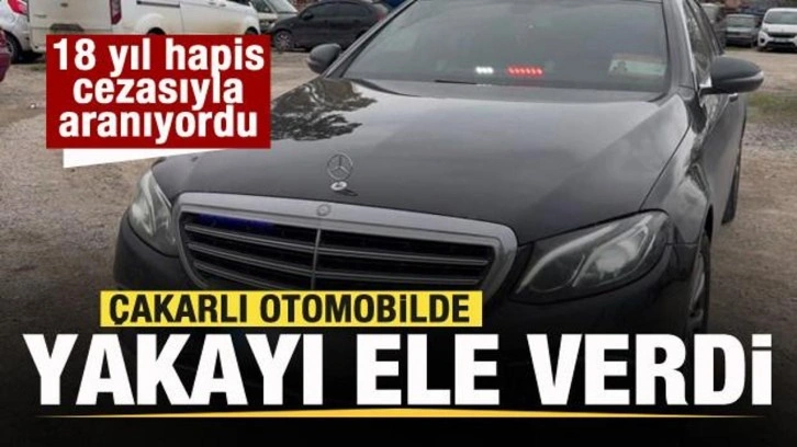 18 yıl hapis cezasıyla aranıyordu! Çakarlı otomobilde yakayı ele verdi