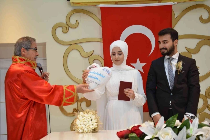 18 yılda 30 bin nikah kıydı, doğum gününde emekli oldu
