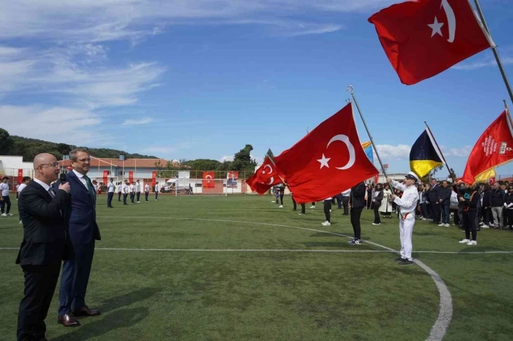 19 Mayıs Atatürk’ü Anma, Gençlik ve Spor Bayramı Ayvalık’ta kutlandı
