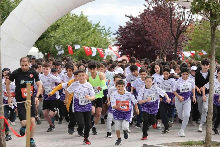 19 Mayıs koşusunda öğrenciler zor anlar yaşadı
