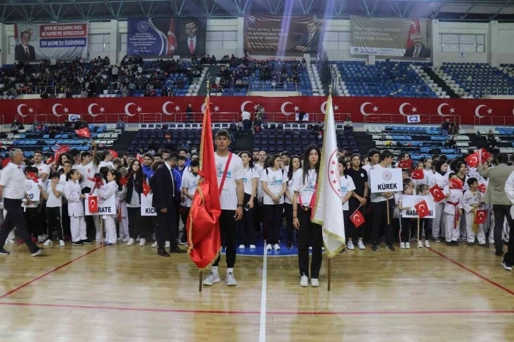 19 Mayıs Sakarya’da coşkuyla kutlandı, gösteriler büyük alkış aldı
