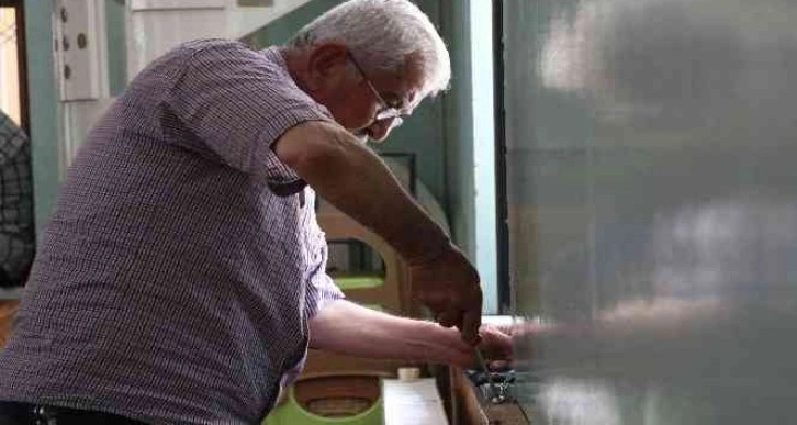 190 caminin penceresine zincir taktı