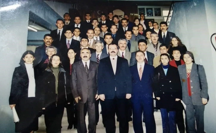 1998 yılı mezunları çeyrek asır sonra buluştu
