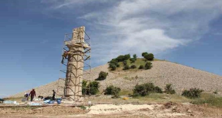 2 bin 43 yıllık ‘tokalaşma’ sütunu yeniden ayağa kaldırıldı