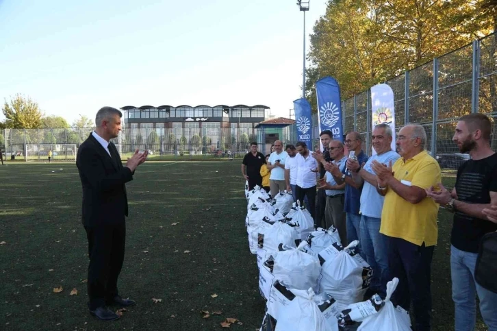 2 bin 700’den fazla malzemeyle amatör futbol kulüplerine destek oldular
