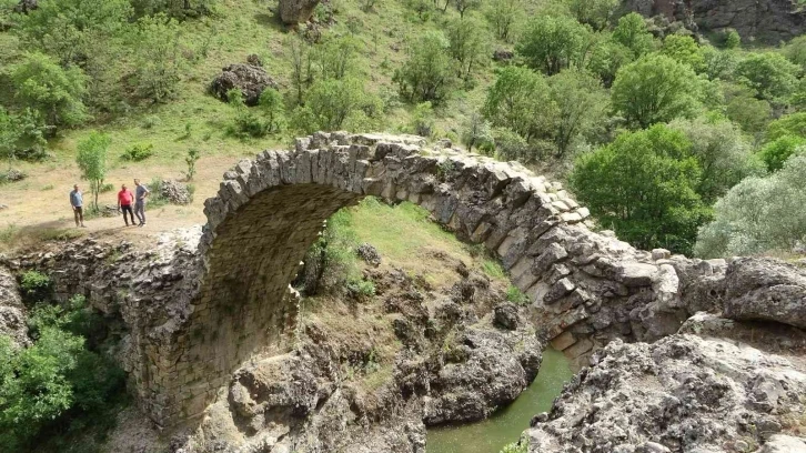 2 bin yıllık Taş Köprü yıllara meydan okuyor
