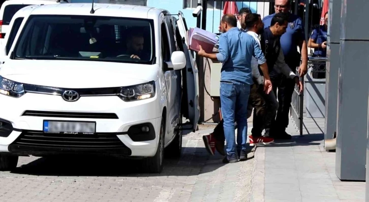 2 çocuk annesi karısını öldüren zanlı adliyeye sevk edildi
