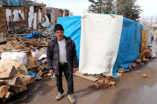 2 çocuk babası depremzede: Her taraf çatladı ve yarıldı