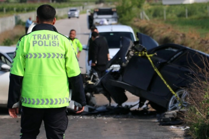 2 otomobil çarpıştı: 1 kişi öldü, 4 kişi yaralandı