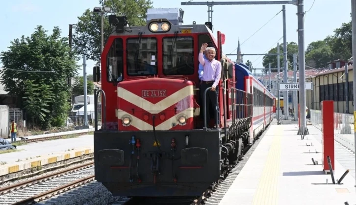 2024 yılının ilk 8 ayında demiryolları ile toplamda 17 milyon 449 bin 75 ton yük taşındı"
