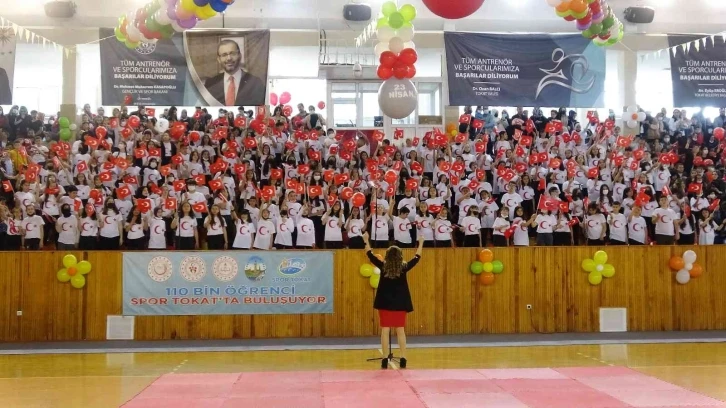 23 Nisan’da 200 öğrenciden oluşan koro alkış topladı
