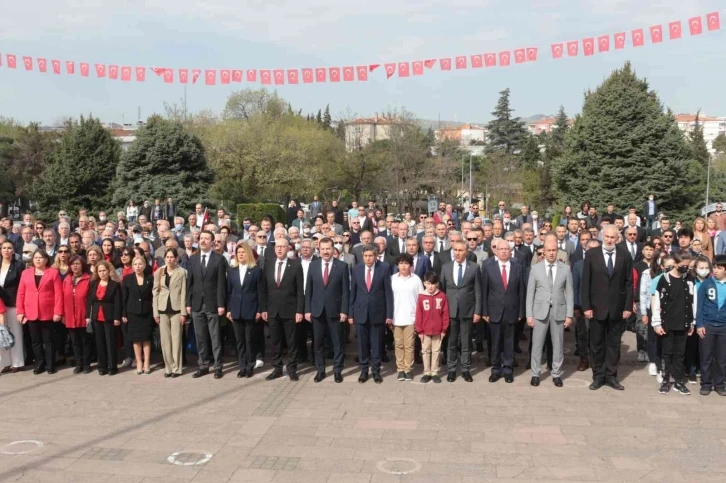 23 Nisan şenlik havasında kutlandı
