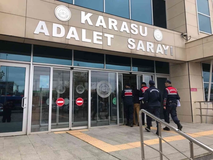 24 ayrı suçtan aranan zanlı lokantada yakalandı
