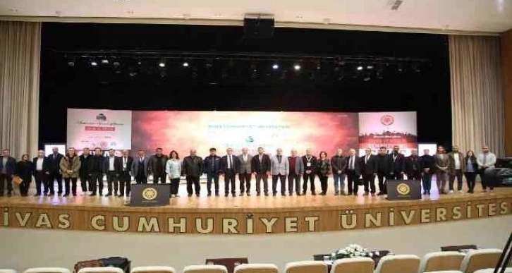 25 üniversiteden 48 akademisyen katıldı