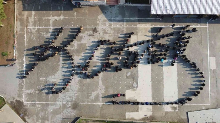 260 öğrenciden Tarsus’un kurtuluşu koreografisi
