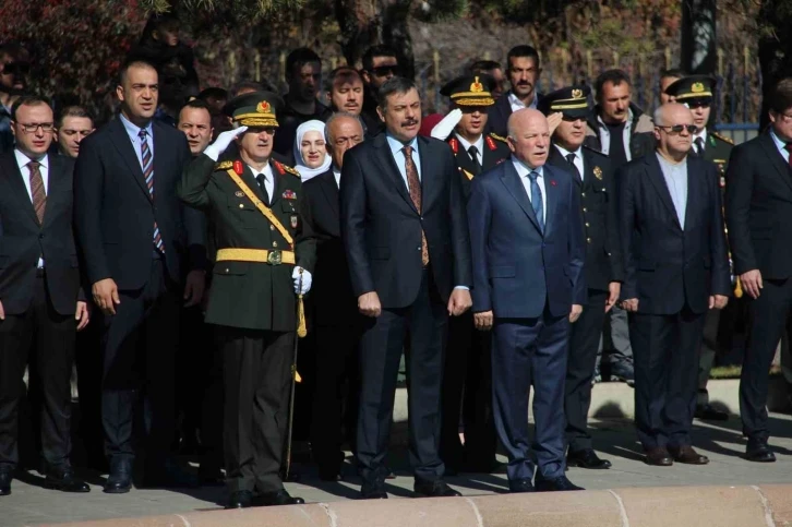 29 Ekim kutlamaları çelenk sunma töreni ile başladı
