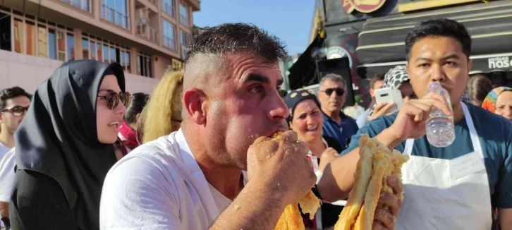 3 bin lira ödülü kazanabilmek için metrelerce börek yediler
