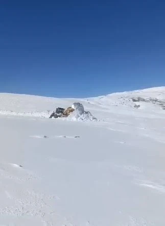 3 metreyi bulan karda yol açma çalışması
