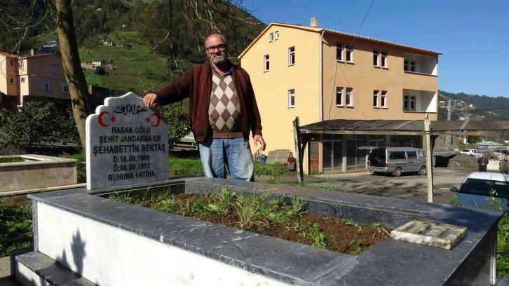 30 yıl önce PKK’lı teröristlerce kaçırmıştı, kardeşleri boş mezarı ile teselli buluyor
