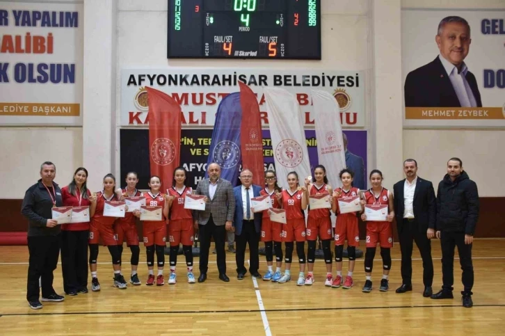 300 sporcunun katıldığı Basketbol Yıldızlar Grup müsabakaları tamamlandı
