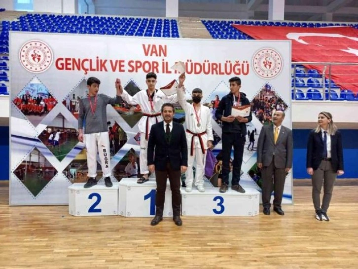 350 taekwandocunun katıldığı müsabaka sona erdi