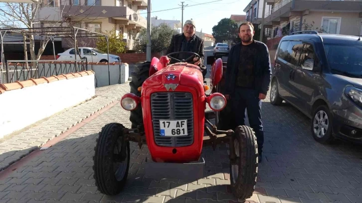 37 yıl boyunca kullandığı traktörünü sattığı için üzüldü, oğlu geri alıp hediye etti
