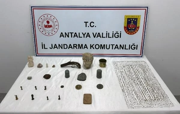 4 bin 253 parça tarihi eseri satmaya çalışırken yakalandı