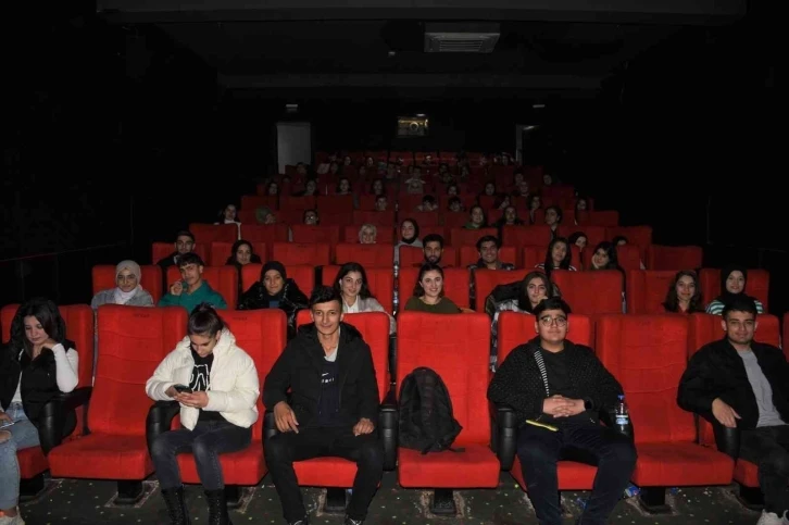 4 bin öğrenci sinema keyfi yaşadı
