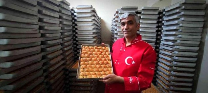 4 bin tepsi baklava yaptı Ramazanı bekliyor