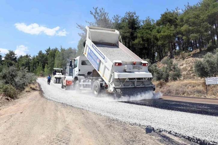 4 ilçede 24 mahallenin yolları yapıldı
