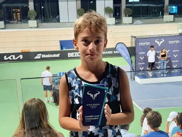 4 yaşında tenise başlayan Rüzgar, Rafa Nadal Akademi'de 'winner' oldu 