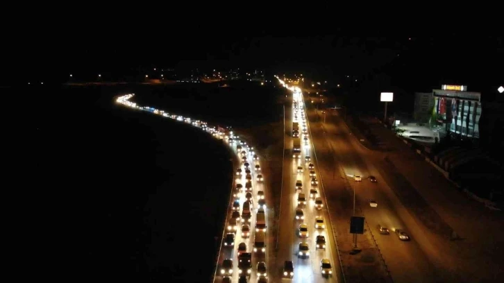 43 ilin geçiş güzergahındaki trafik yoğunluğu havadan görüntülendi
