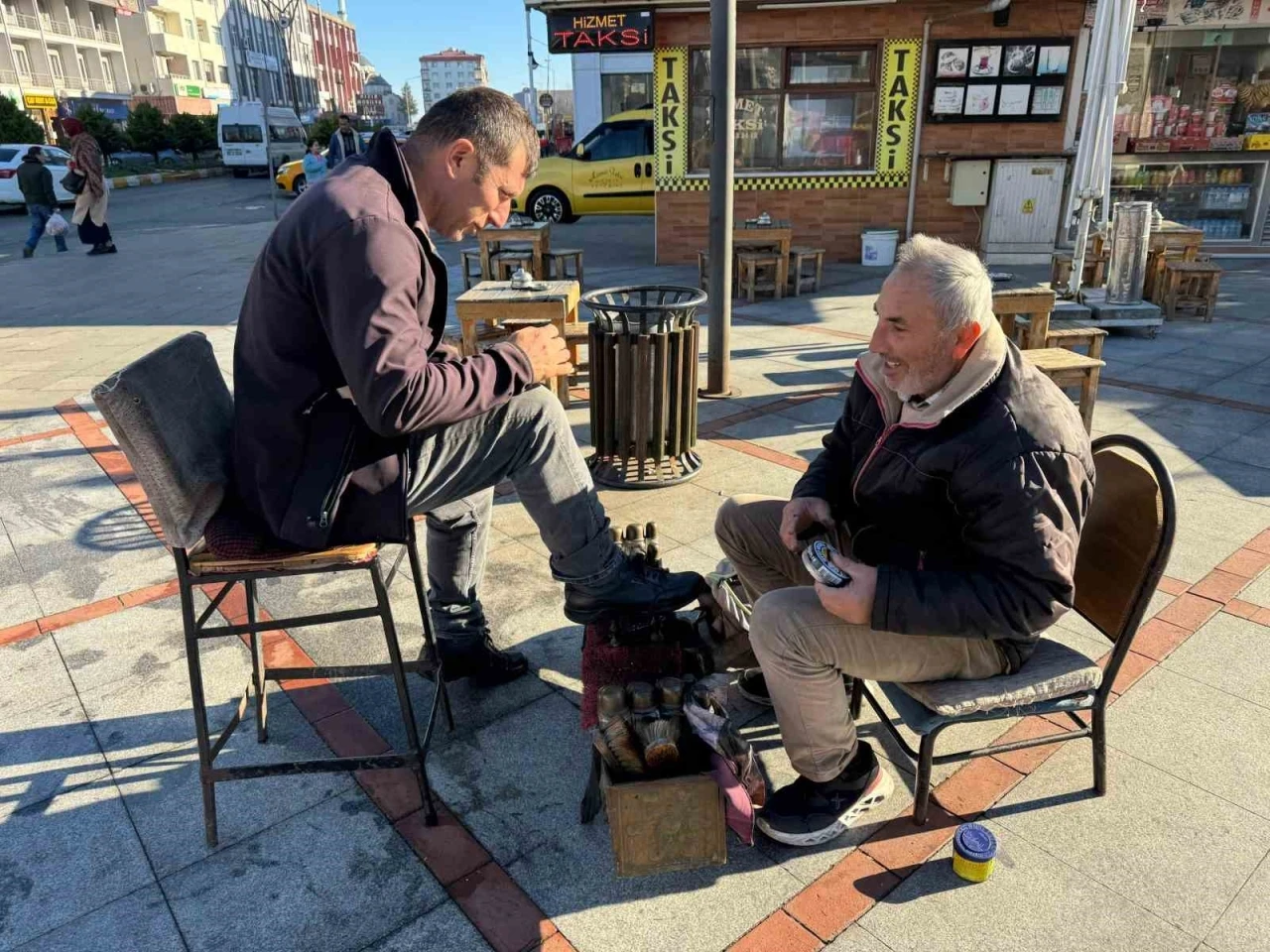 45 yıldır ayakkabılar ondan soruluyor
