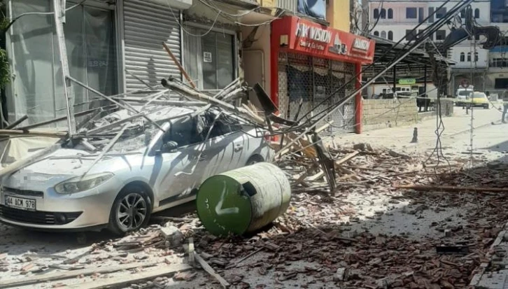 5 dakikalığına park ettiği aracının yanına dönünce şok oldu
